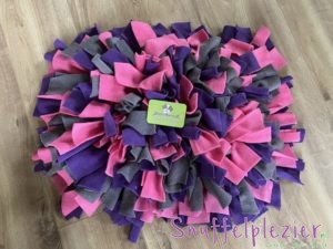 Snuffelkussen maat M, roze, paars, grijs.