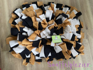 Snuffelkussen maat M, oker, creme, zwart