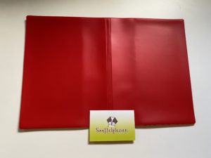 Hoes voor paardenpaspoort in het rood