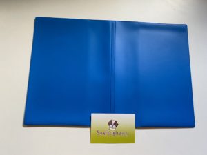 Hoes voor paardenpaspoort in het donker blauw